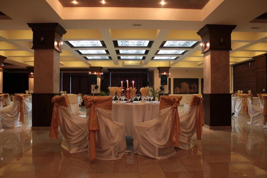 Hotel Imperium Сучеава Екстериор снимка