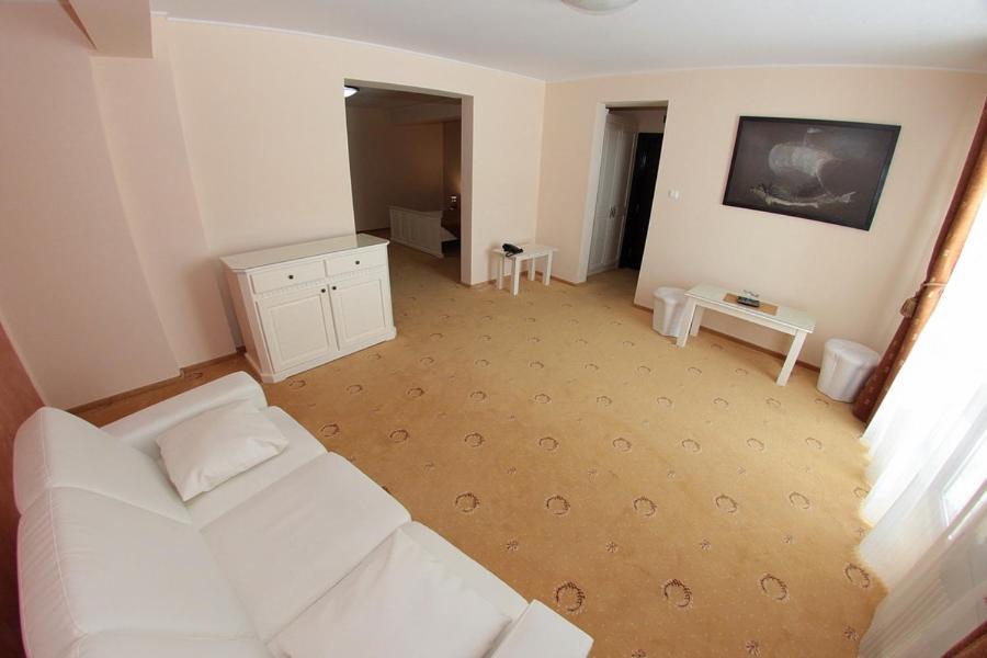 Hotel Imperium Сучеава Екстериор снимка