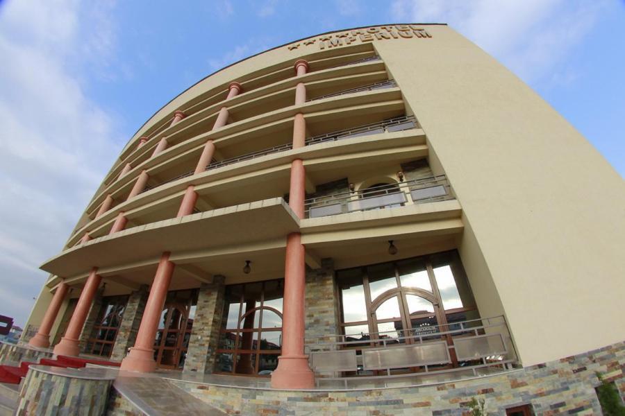 Hotel Imperium Сучеава Екстериор снимка