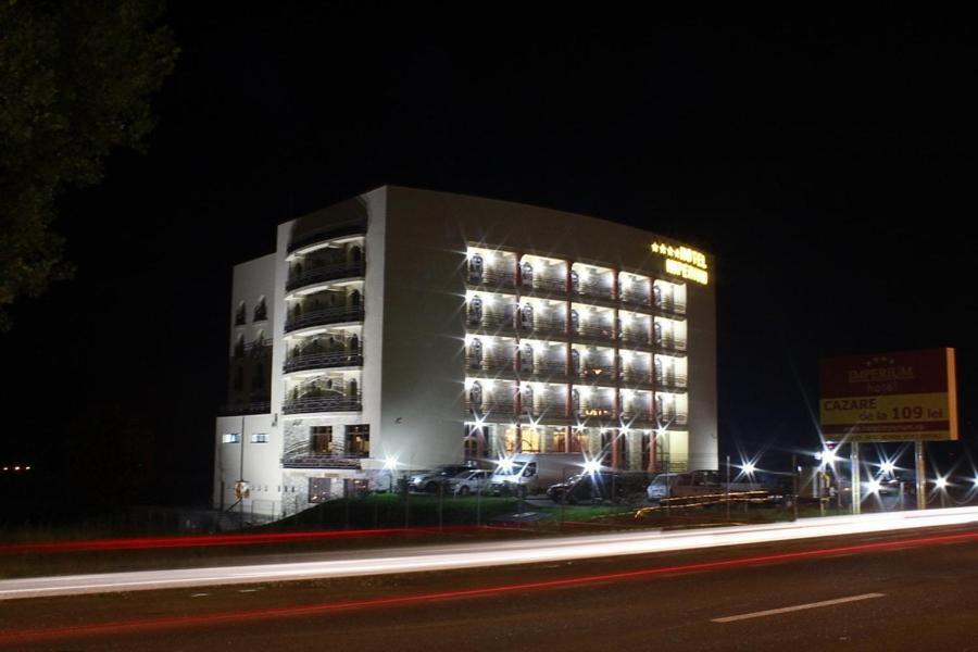 Hotel Imperium Сучеава Екстериор снимка