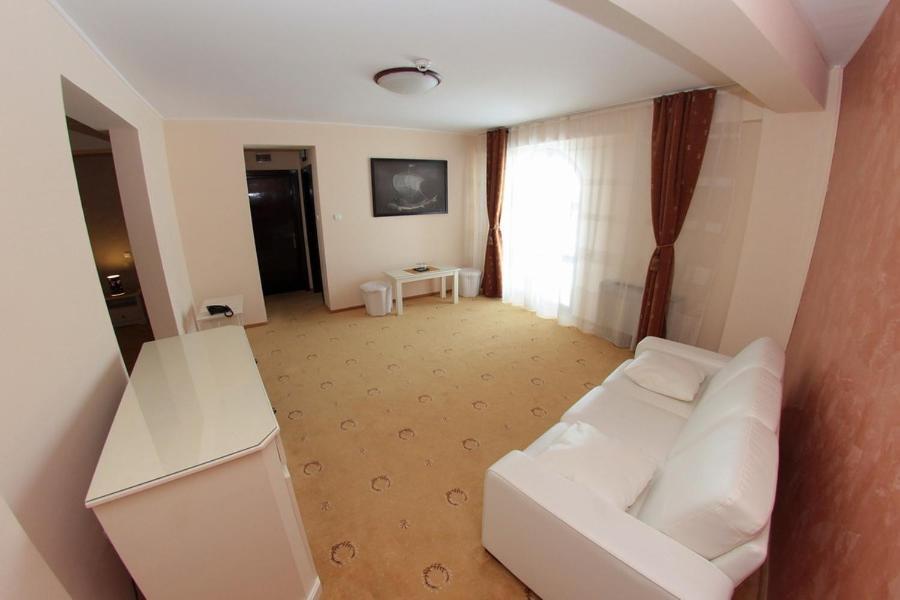 Hotel Imperium Сучеава Екстериор снимка