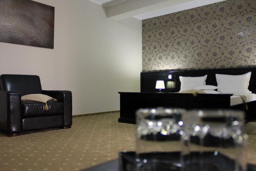 Hotel Imperium Сучеава Екстериор снимка