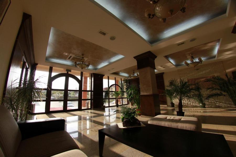 Hotel Imperium Сучеава Екстериор снимка