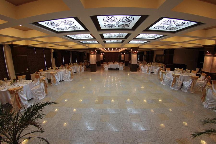 Hotel Imperium Сучеава Екстериор снимка