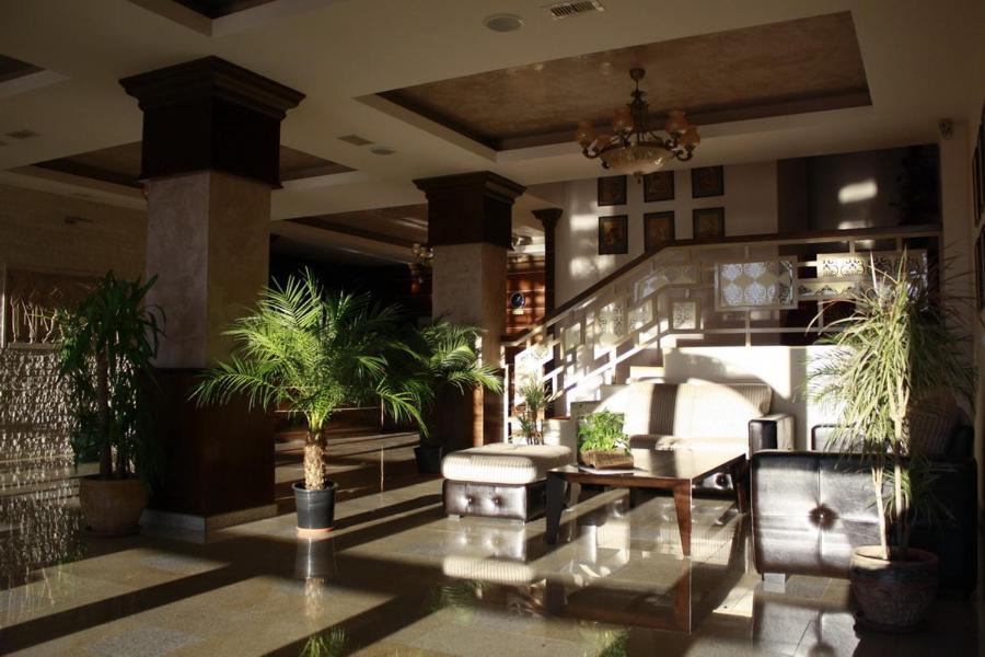 Hotel Imperium Сучеава Екстериор снимка