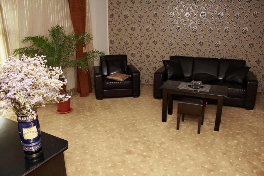 Hotel Imperium Сучеава Екстериор снимка